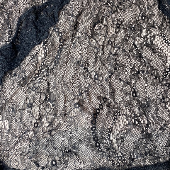 H&M black lace v-neck sleeveless top size medium - Picture 2 of 5
